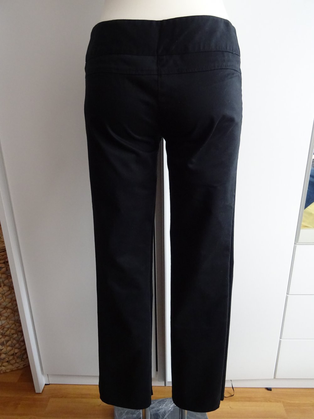 schwarze Stoffhose