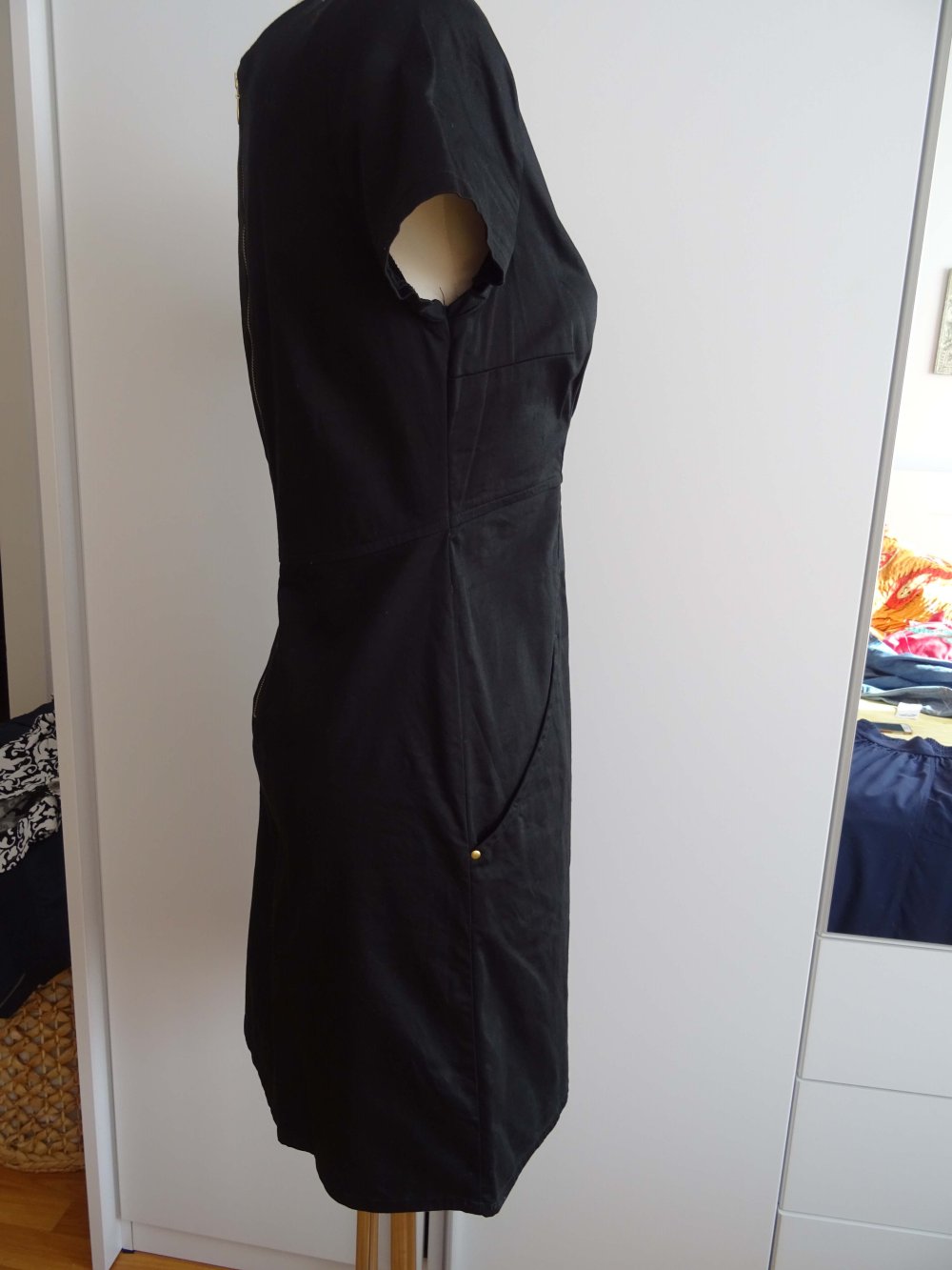 schwarzes Kleid