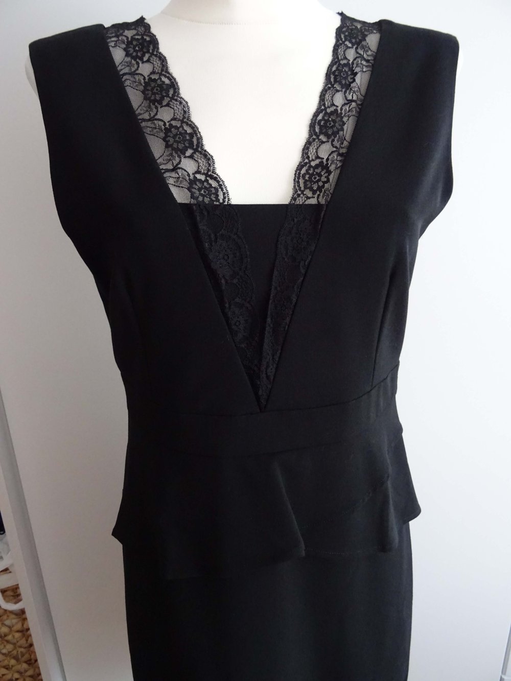 schwarzes Kleid