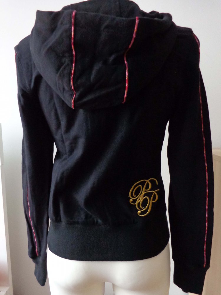 schwarze Kapuzenjacke