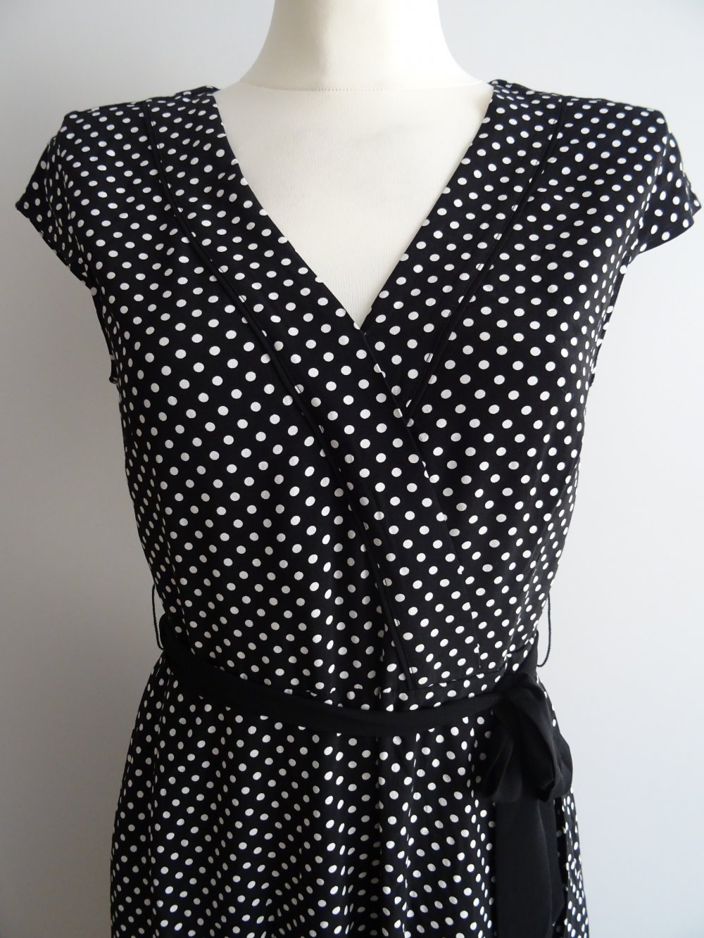 Kleid mit Punkten