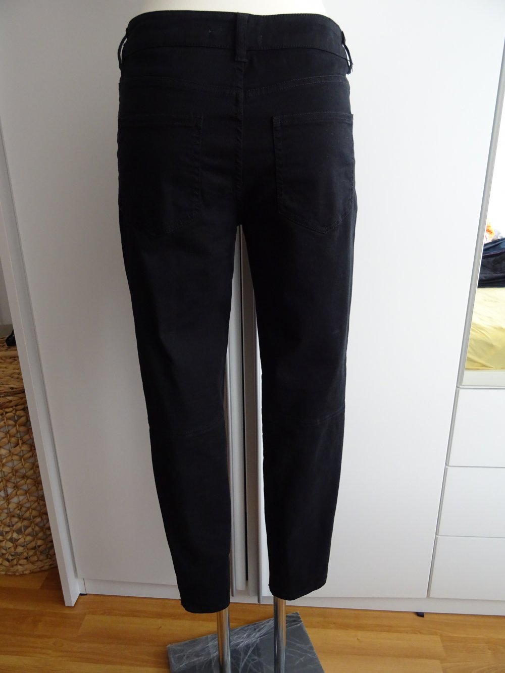 schwarze Jeans