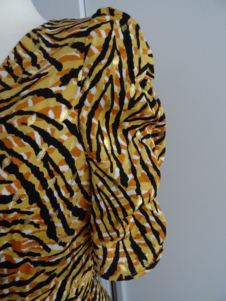 gelbes Kleid