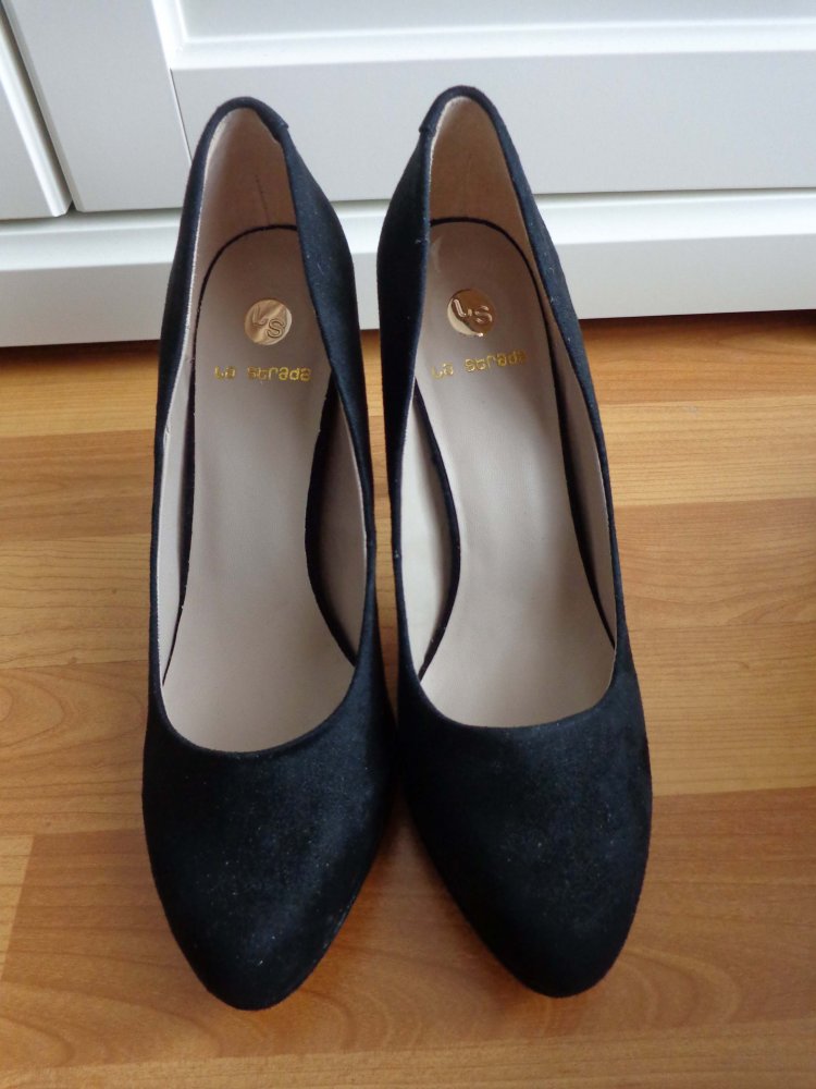 schwarze Pumps