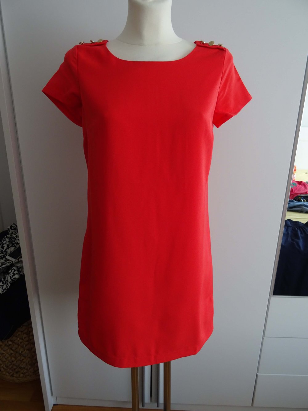 rotes Kleid