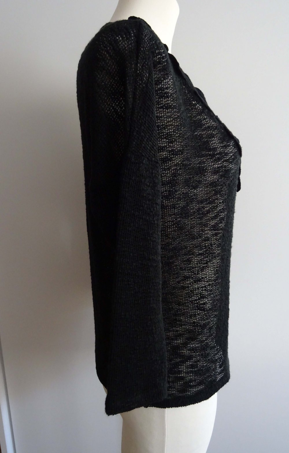 schwarzer Pullover