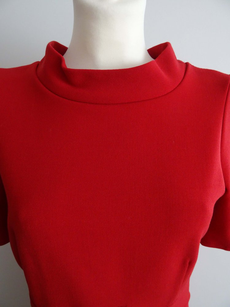 rotes Kleid