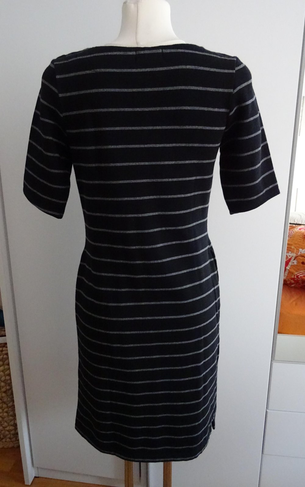 gestreiftes Kleid