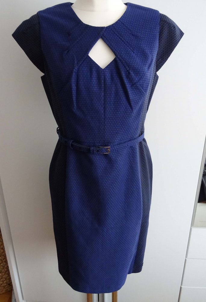 blaues Kleid