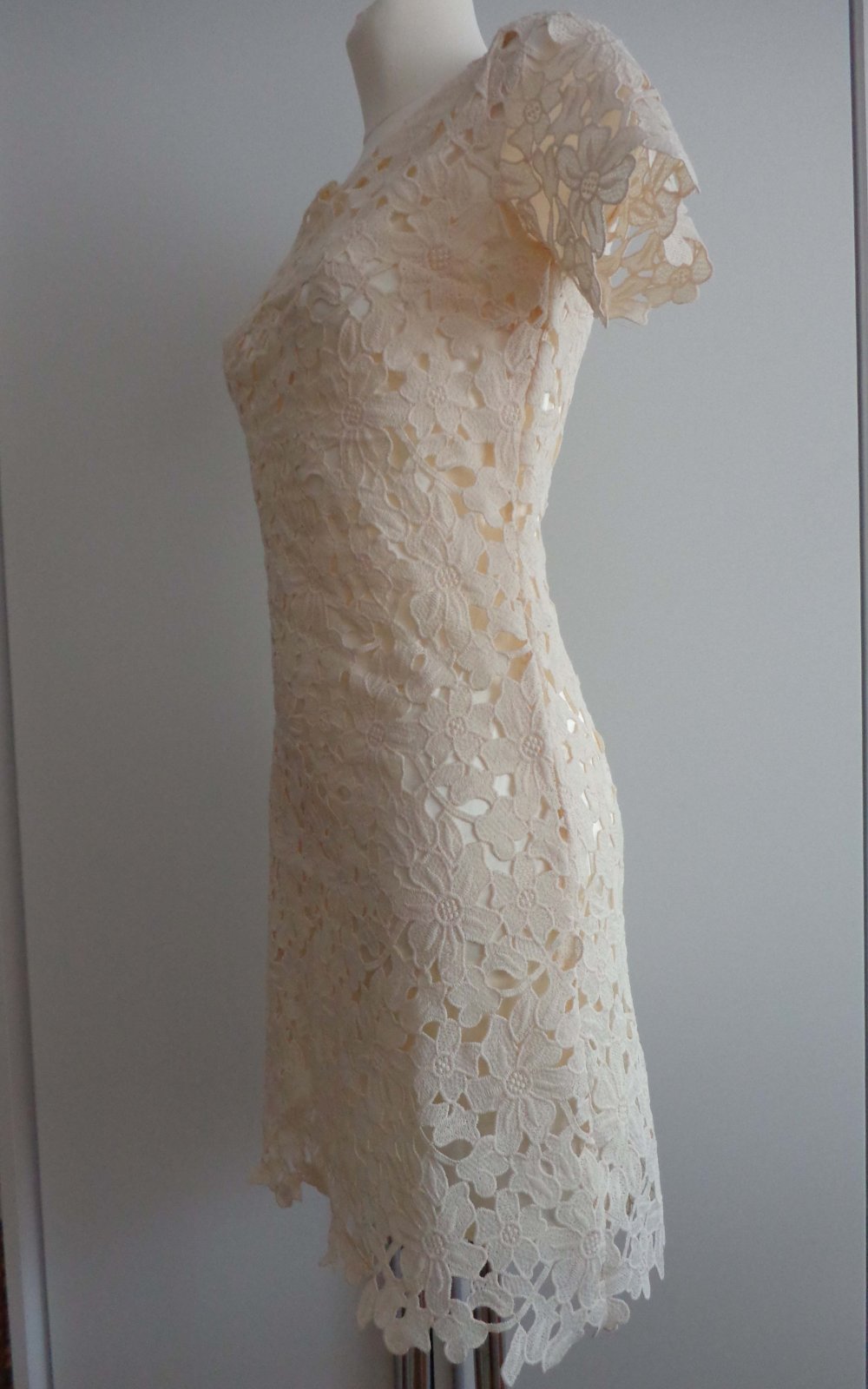 weißes Kleid