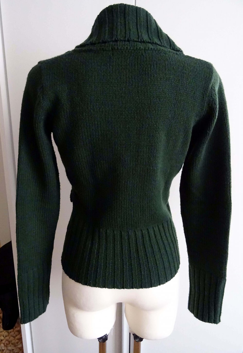 dunkelgrüner Pullover