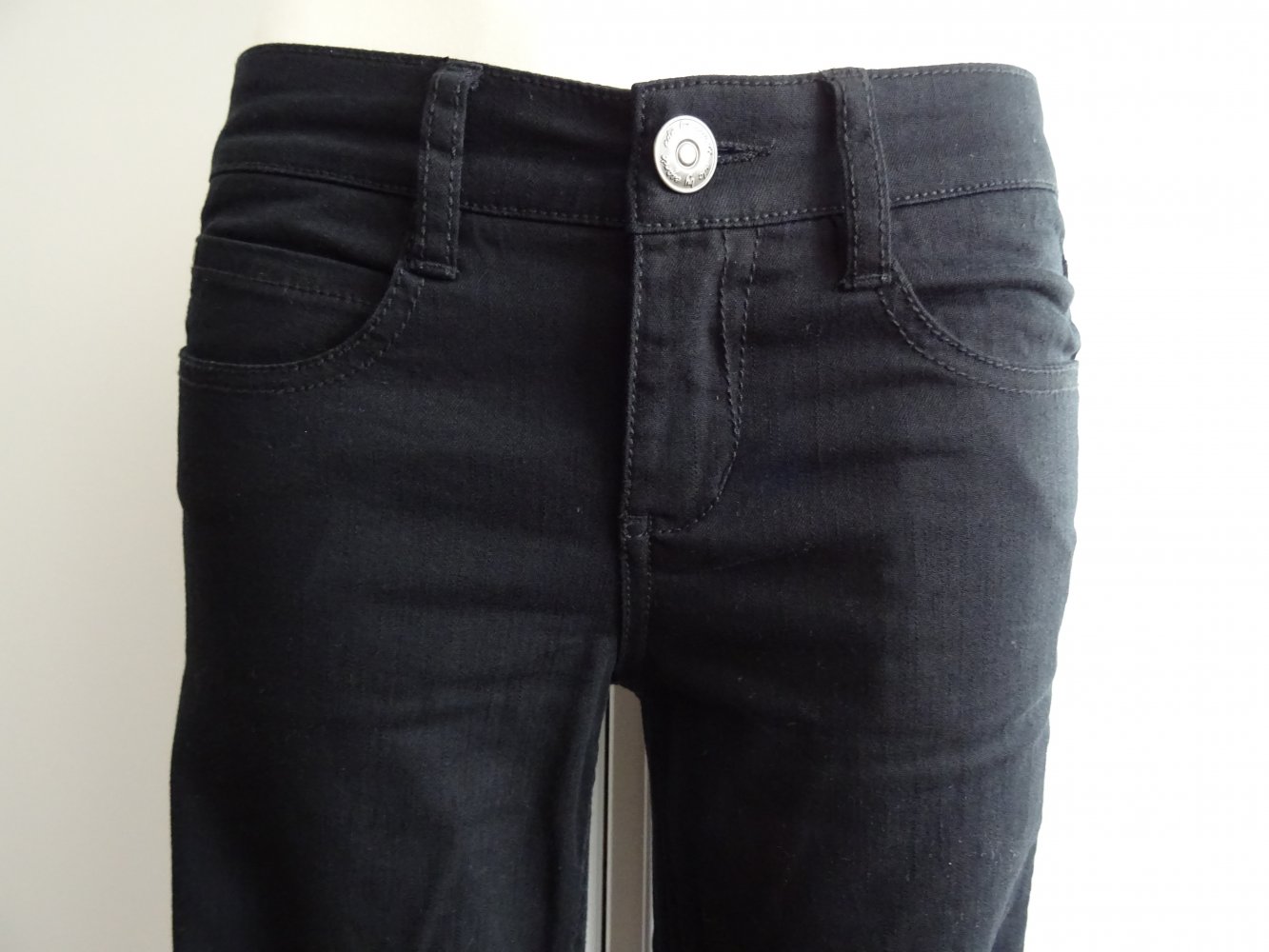 schwarze Jeans