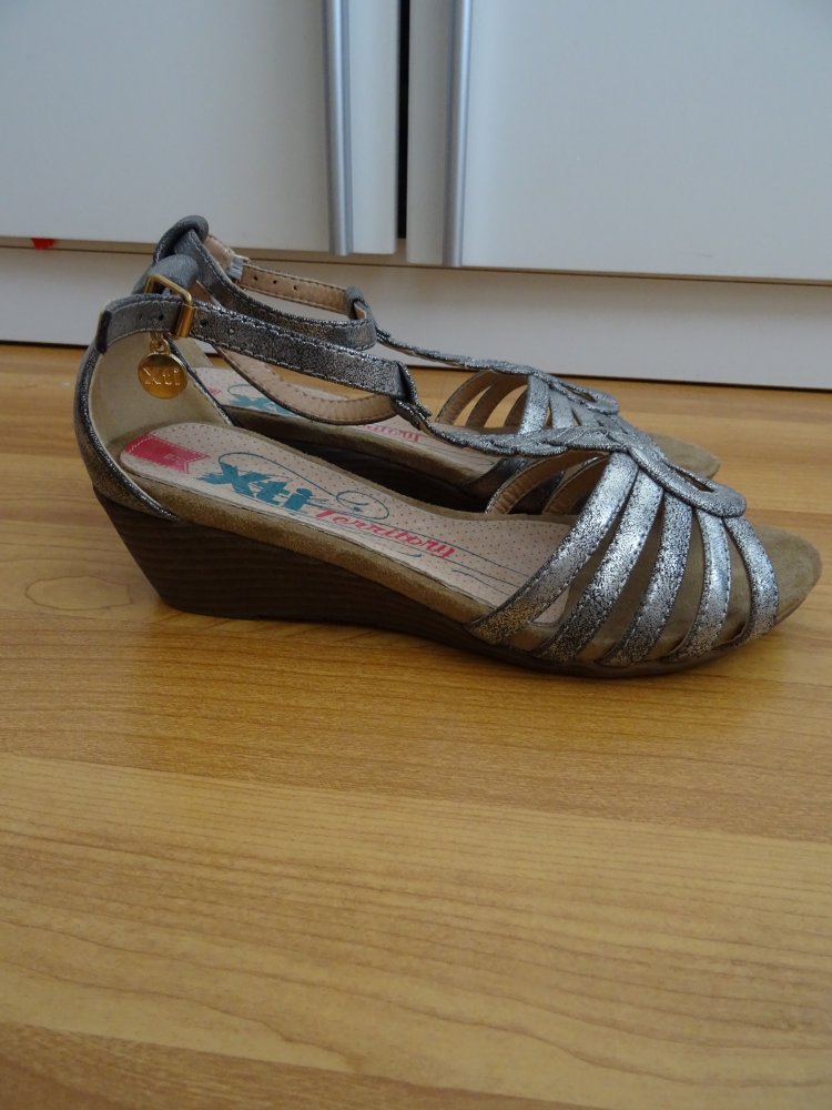 silberne Sandalen