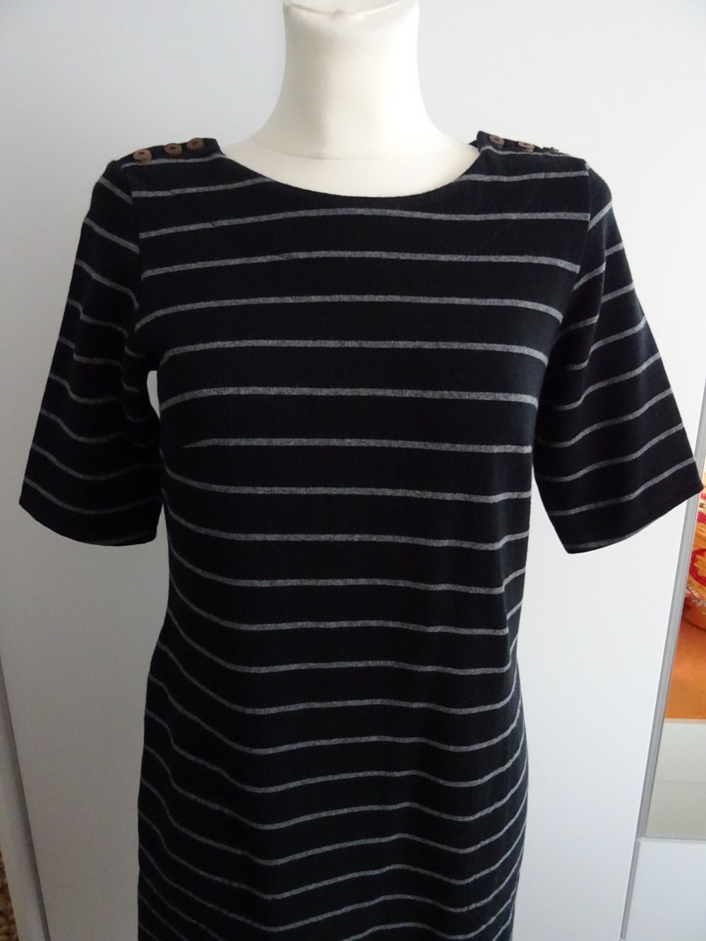 gestreiftes Kleid