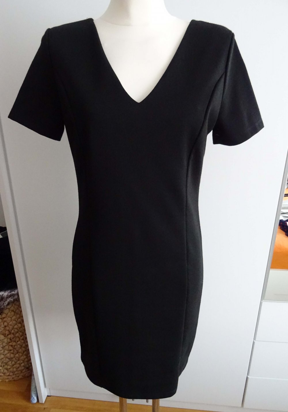 schwarzes Kleid