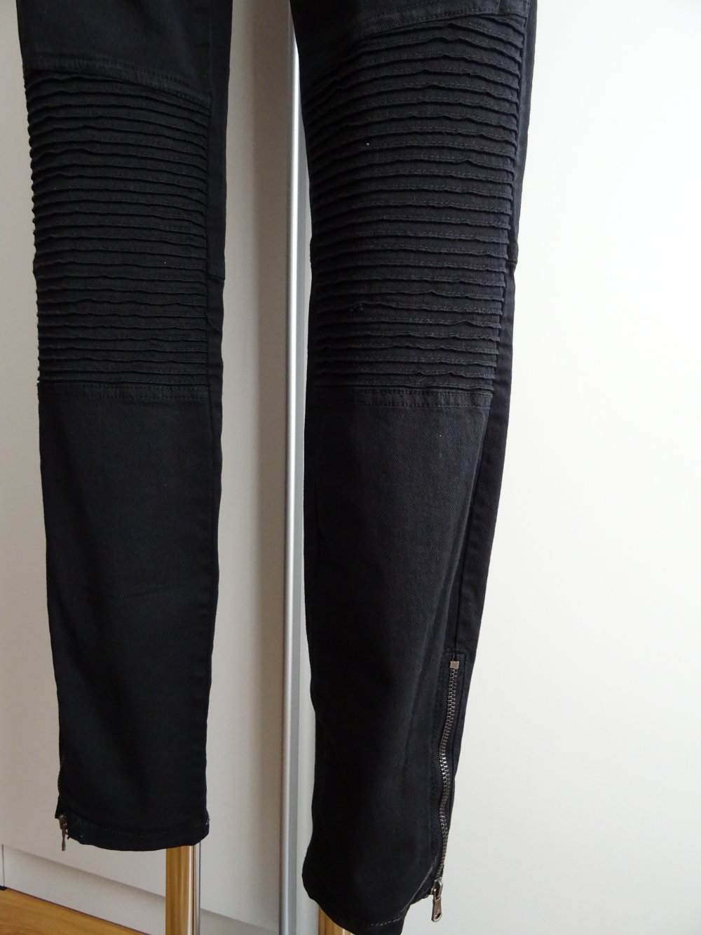 schwarze Jeans