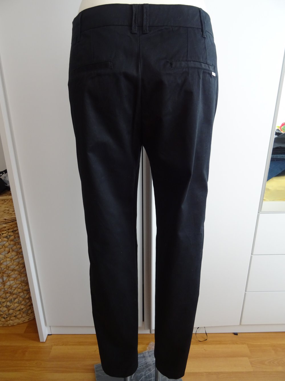 schwarze Stoffhose