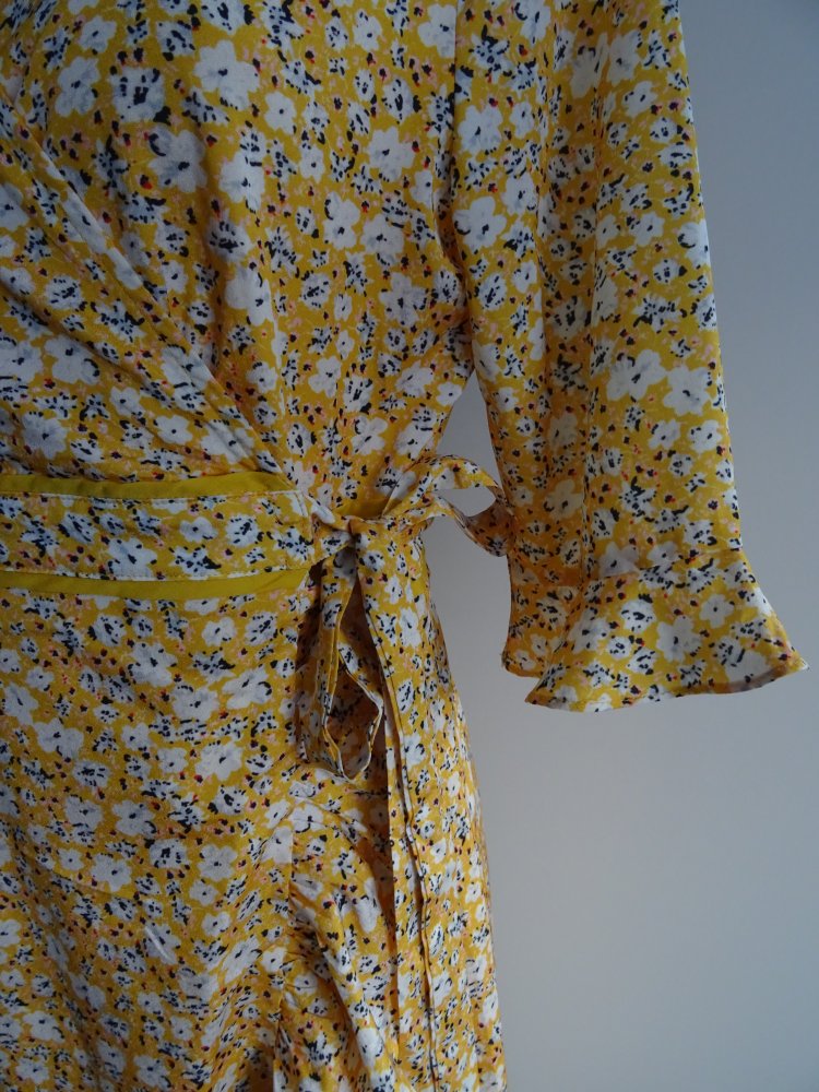 gelbes Sommerkleid