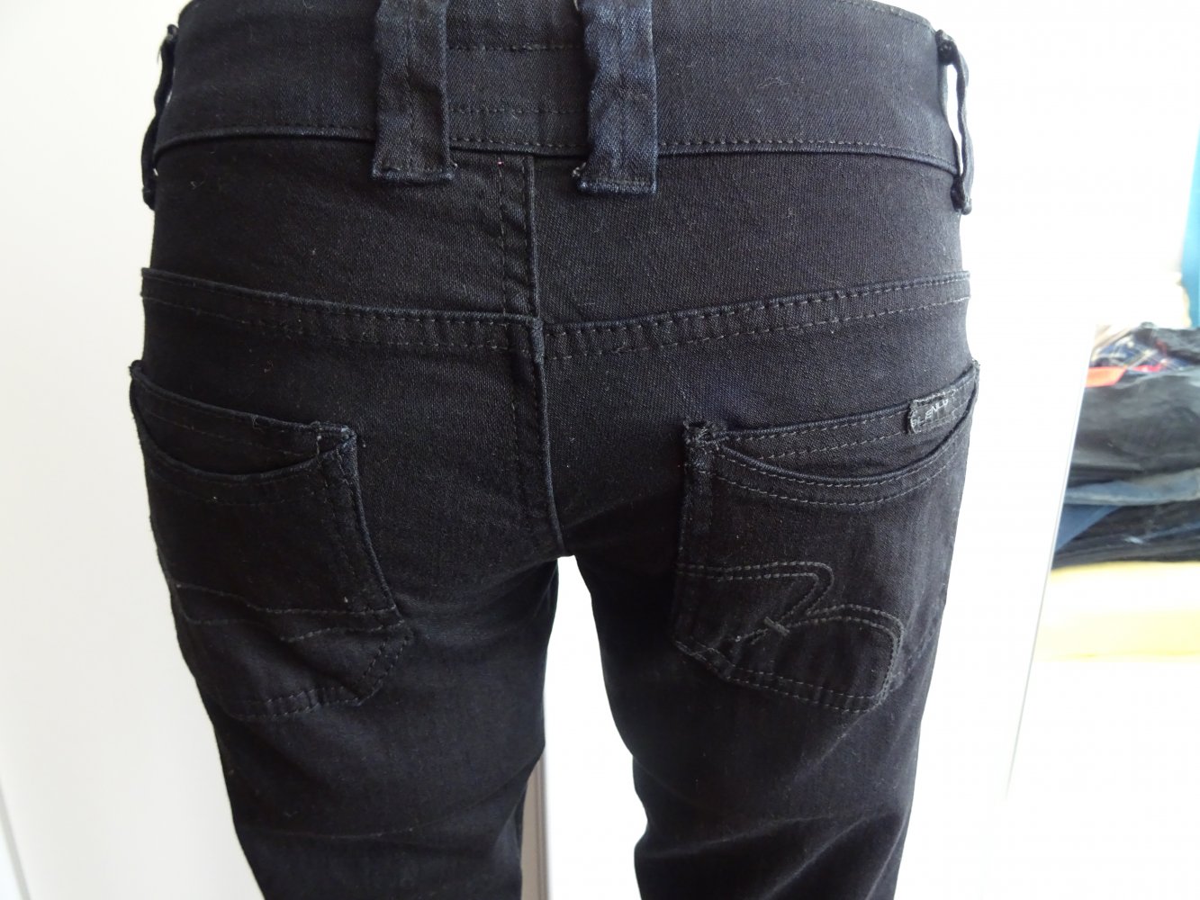 schwarze Jeans