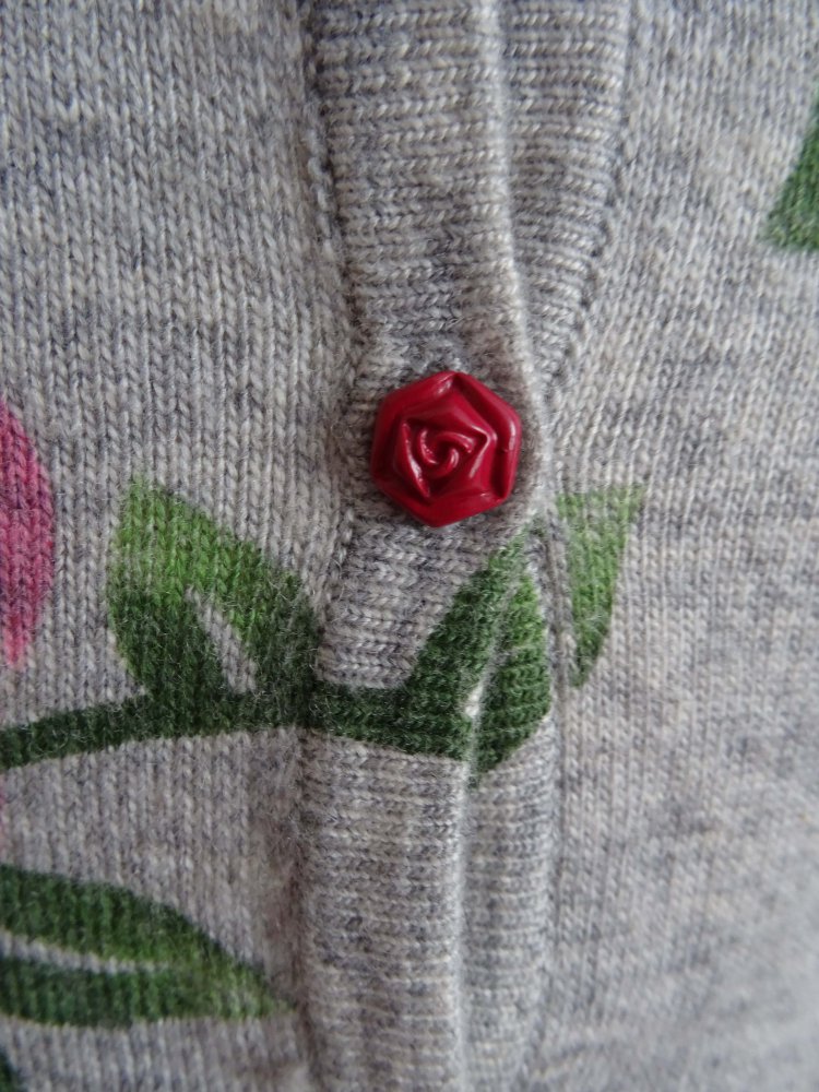 Strickjacke mit Rosen
