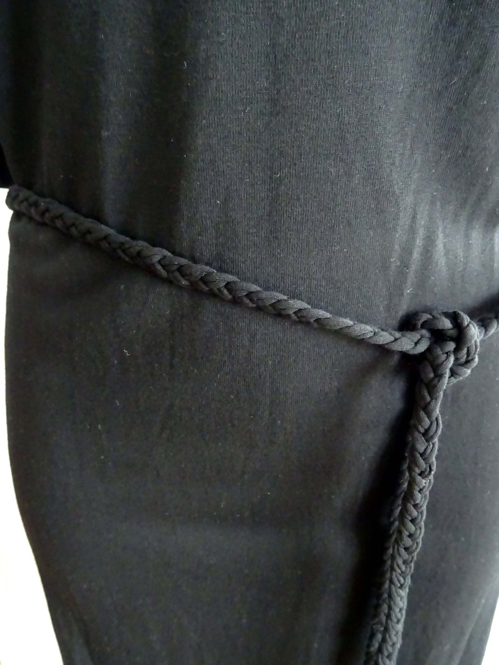 schwarzes Kleid