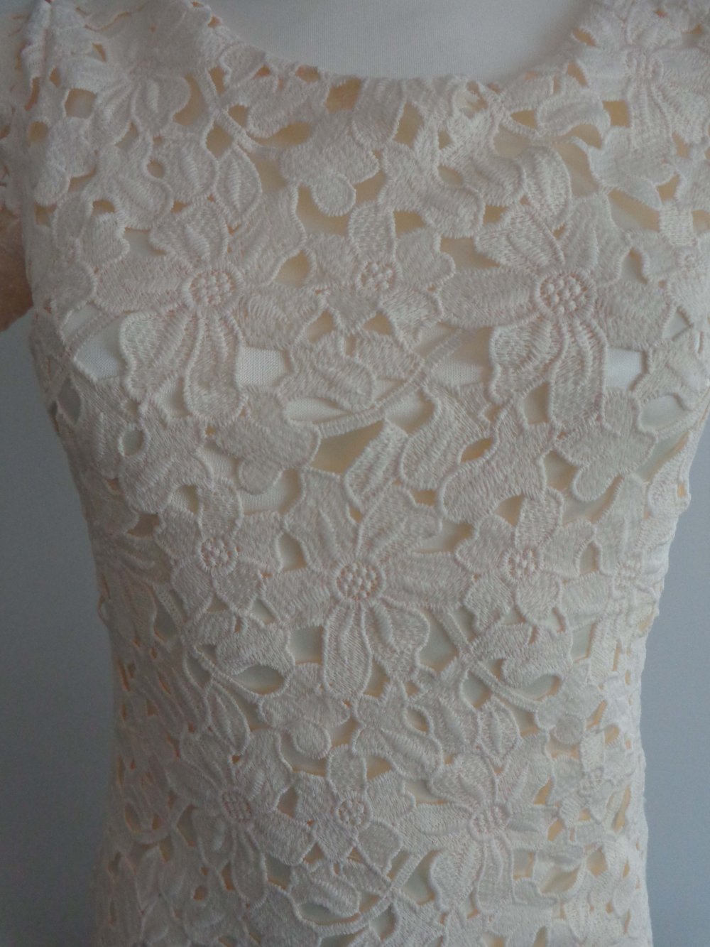 weißes Kleid