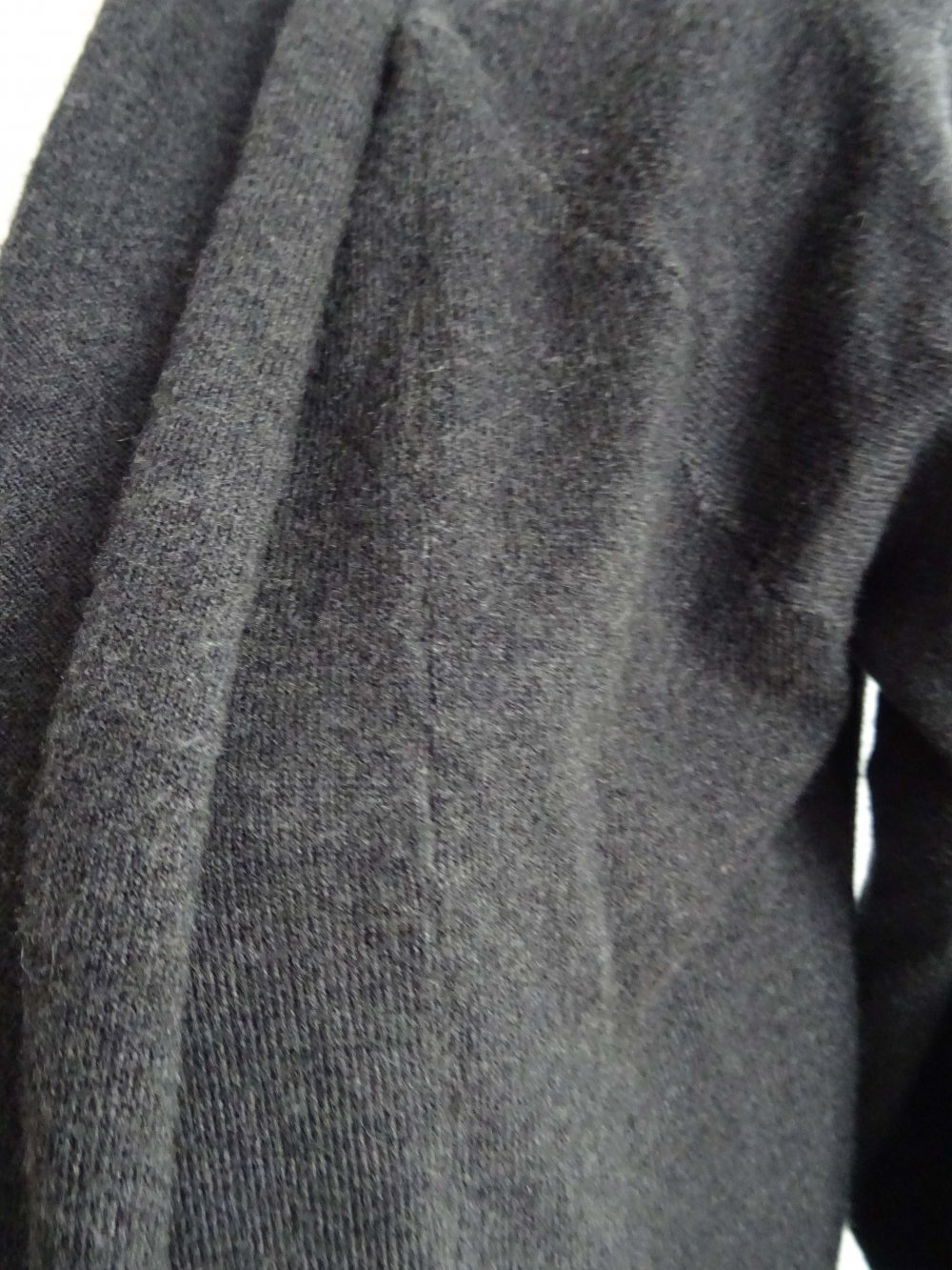 graue Strickjacke