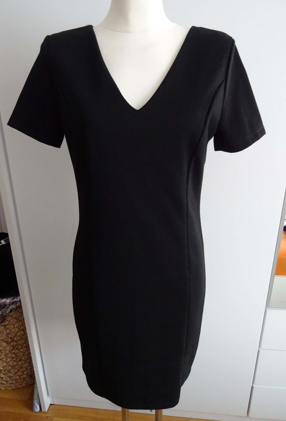 schwarzes Kleid