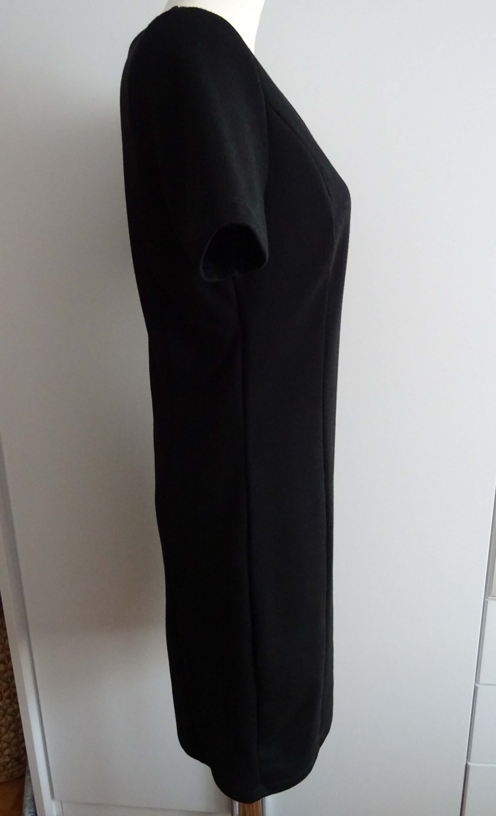 schwarzes Kleid