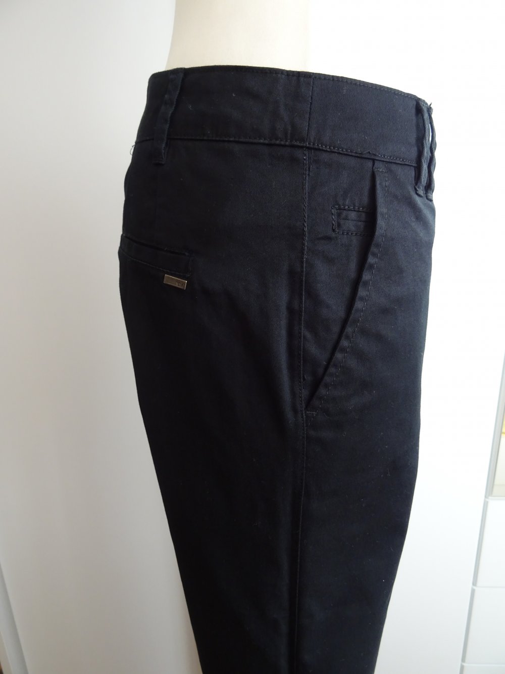 schwarze Stoffhose