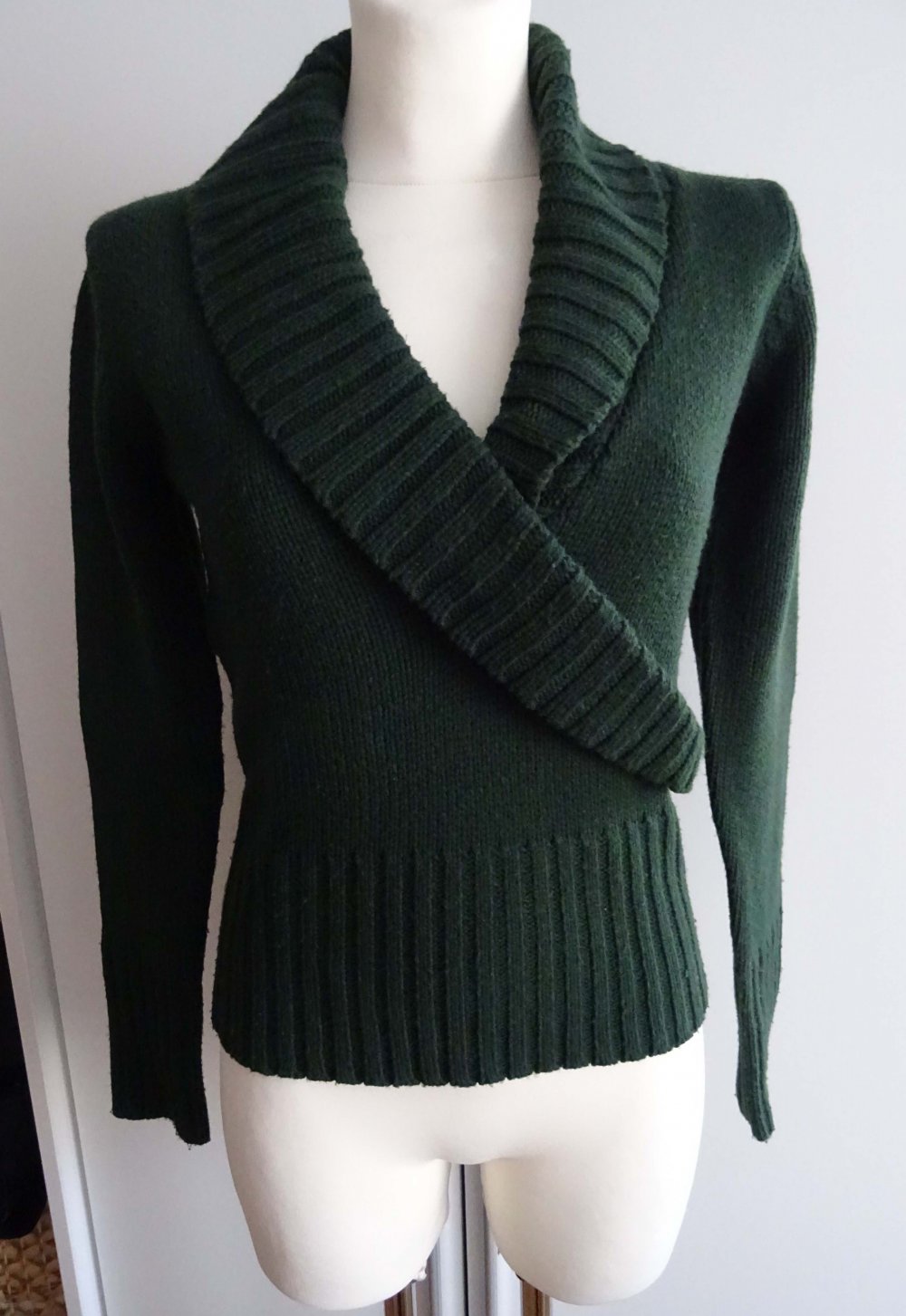 dunkelgrüner Pullover