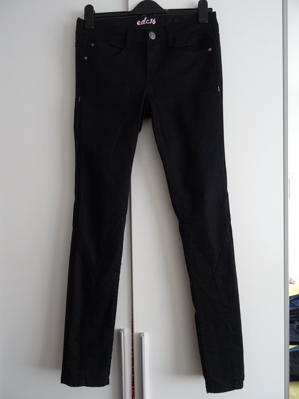 schwarze Jeans