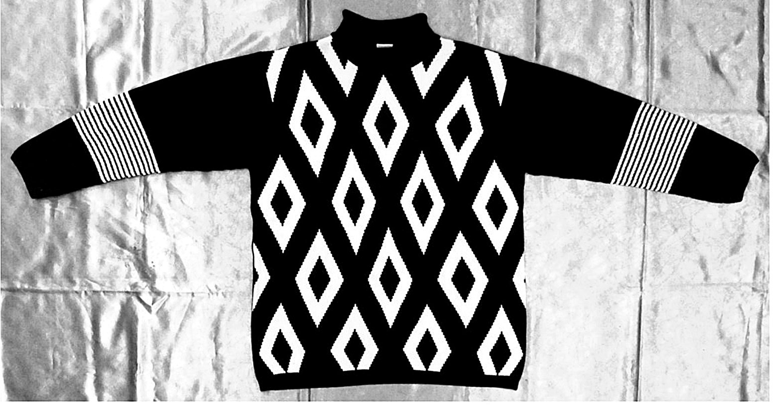 Joye + Fun Pullover mit Rauten-Muster in Schwarz / weiß - Größe L