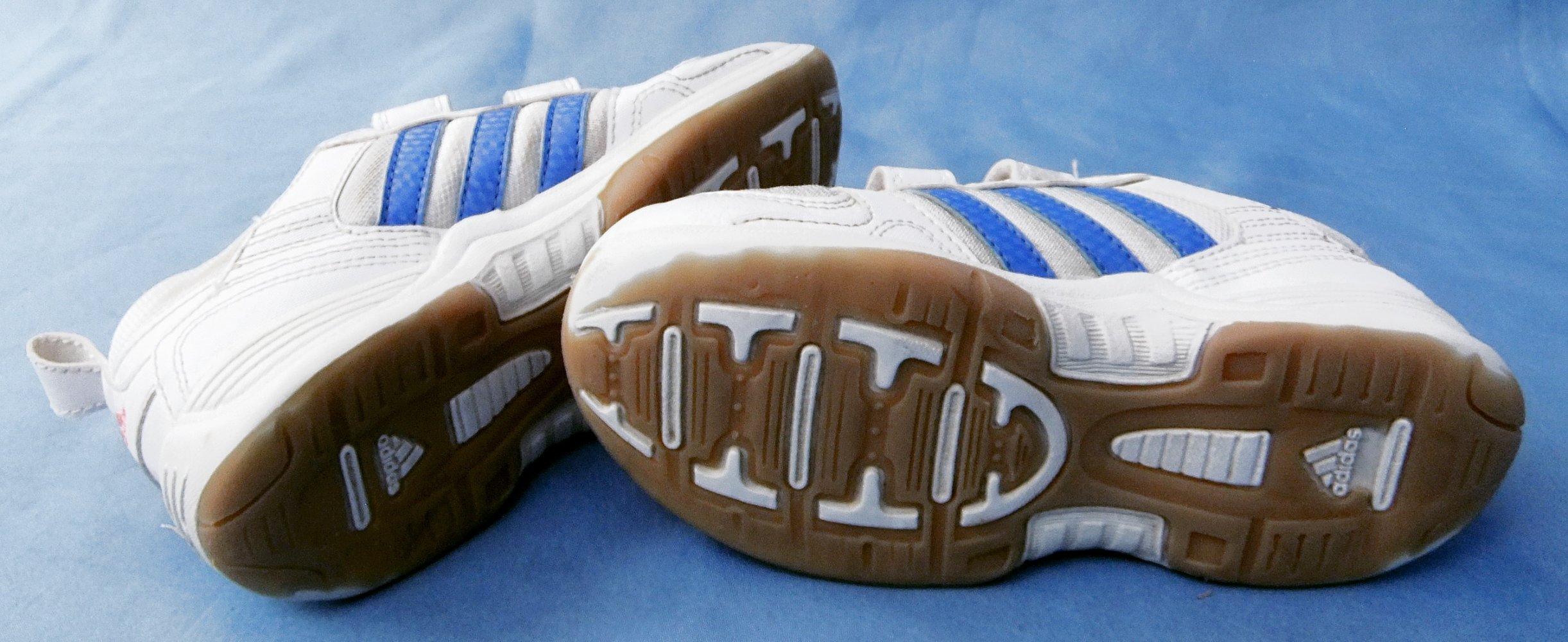 Adidas Turnschuhe / Sportschuhe / Sneaker - Mit Klettverschluß - Größe 31