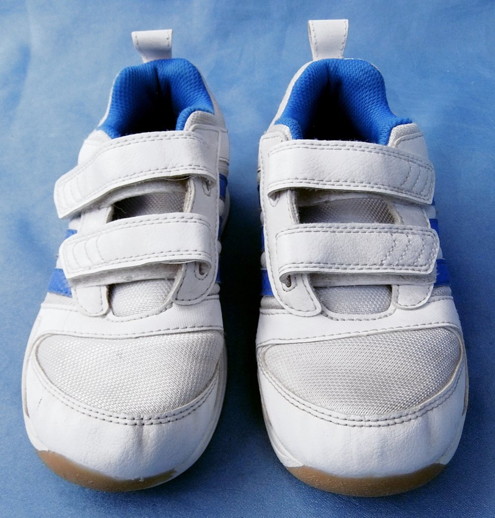 Adidas Turnschuhe / Sportschuhe / Sneaker - Mit Klettverschluß - Größe 31