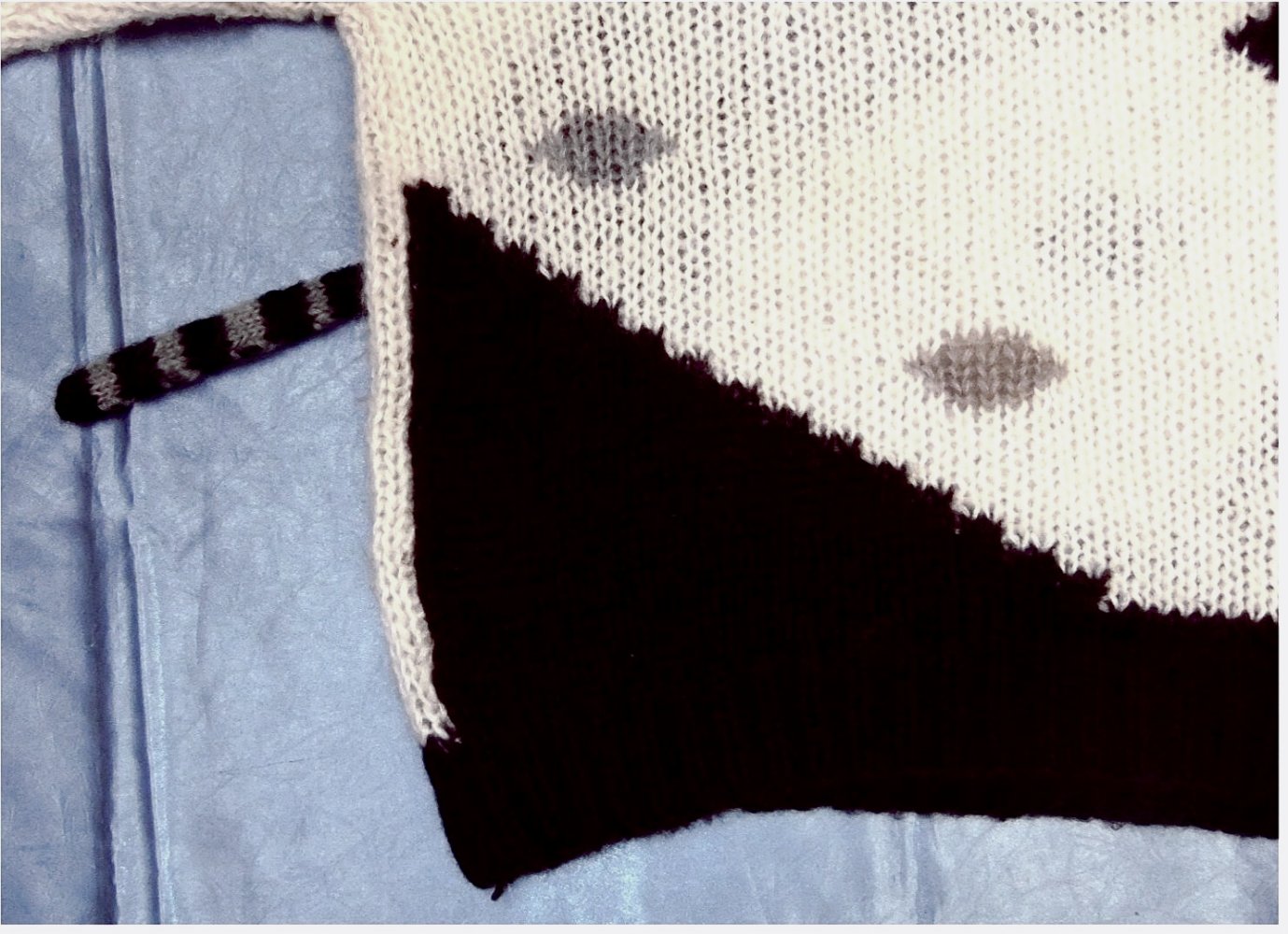 Strick-Pullover von C&A Yessica mit Raubtiermotiv und außen hängendem Schwanz - dunkelbraun / schwarz / gelblichweiß - Größe M 