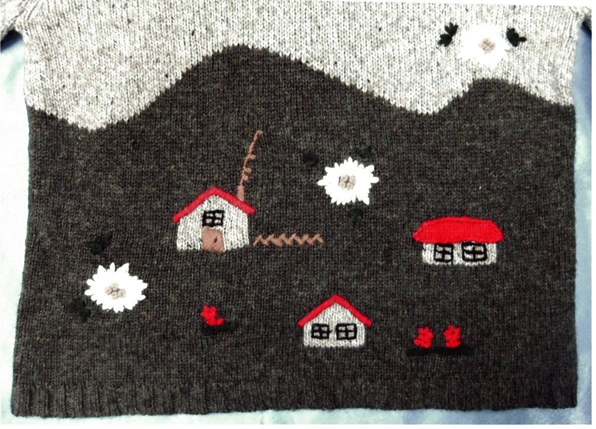 Rollkragen-Pullover , von Country Line - Gr.46 - Mit Häuser / Blüten Motiv - hellgräulichbräunlich / dunkelgräulichbräunlich