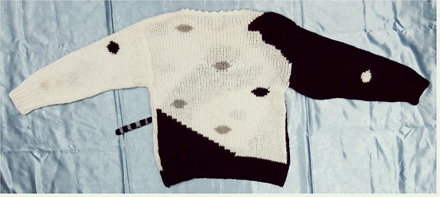 Strick-Pullover von C&A Yessica mit Raubtiermotiv und außen hängendem Schwanz - dunkelbraun / schwarz / gelblichweiß - Größe M 