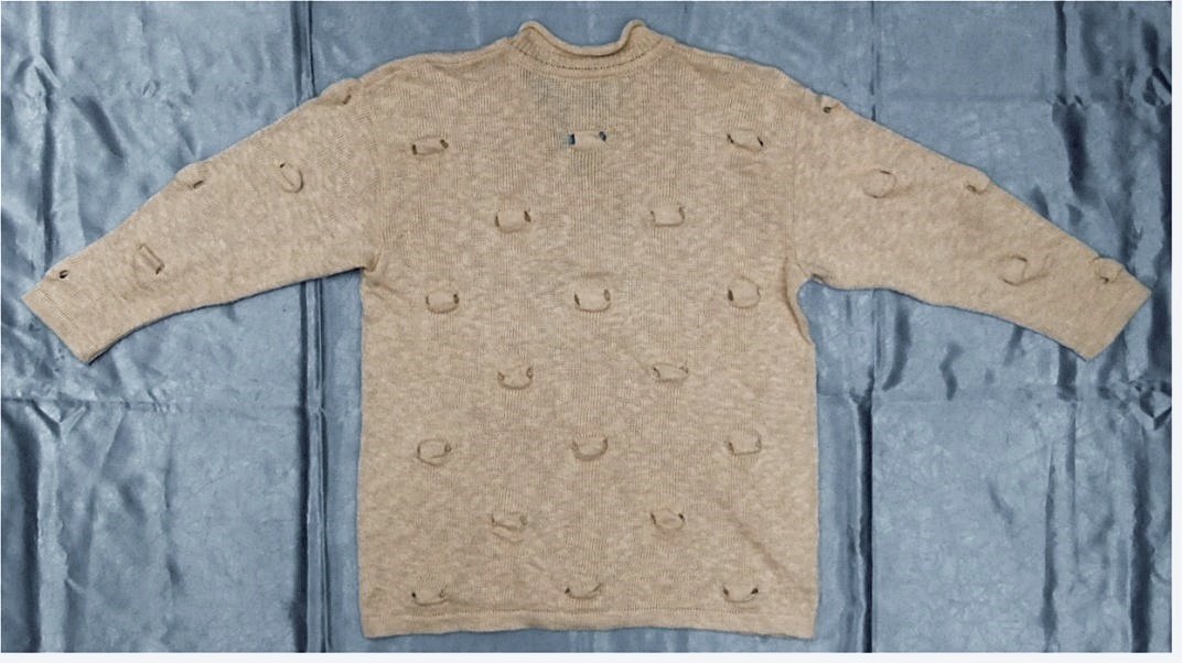 Damen-Strickpullover , Größe 42 - hellbraun - mit abstrakten kleinen Schlitzen