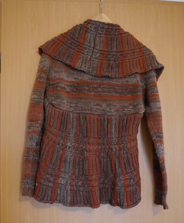 Cardigan / Strickjacke tailliert mit großem Kragen