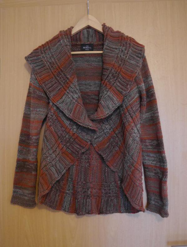 Cardigan / Strickjacke tailliert mit großem Kragen