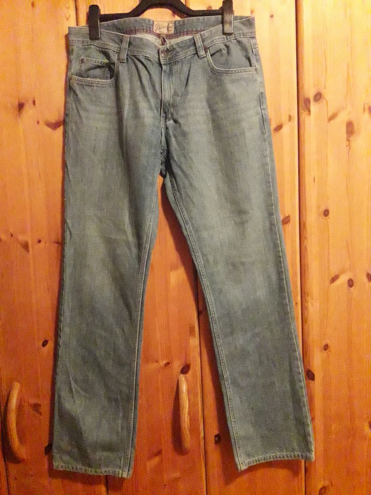 Ungetragene Jeans