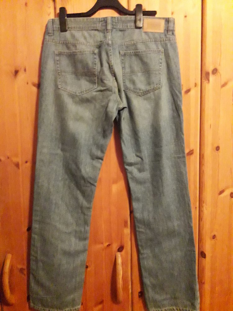 Ungetragene Jeans