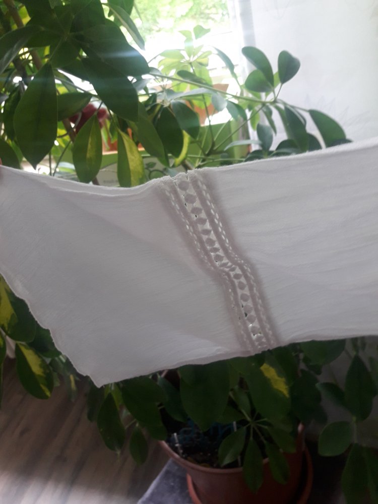 Offene Bluse mit Spitze
