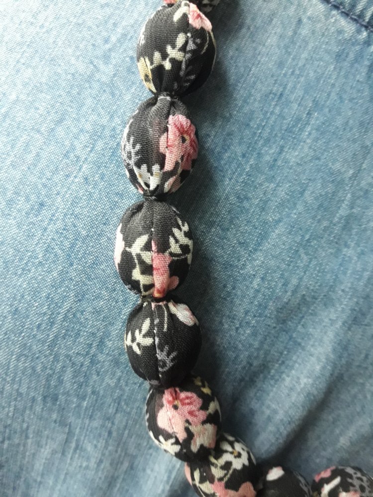 Geblümte Kette