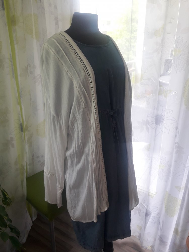 Offene Bluse mit Spitze