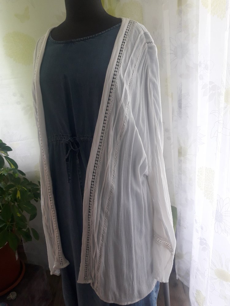 Offene Bluse mit Spitze