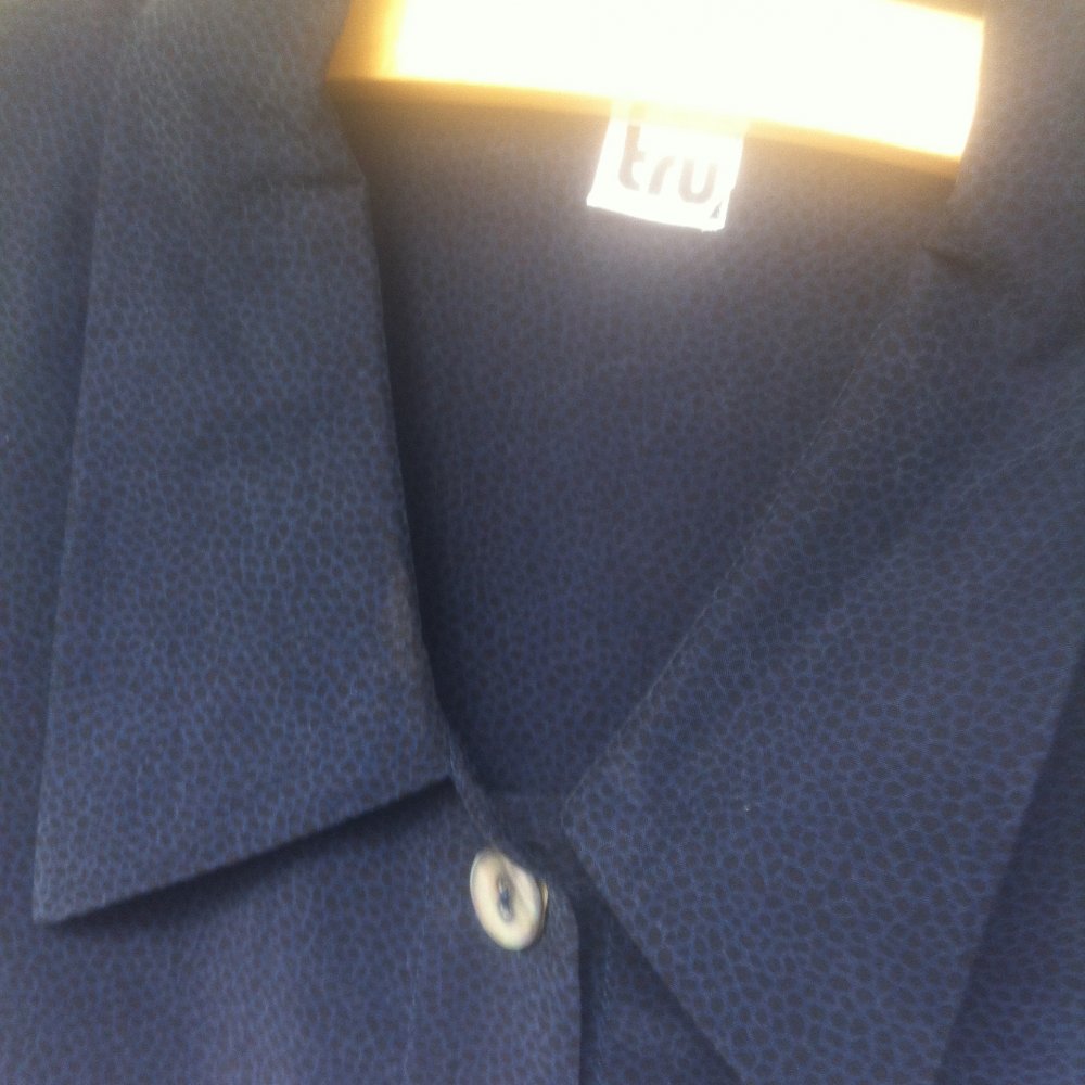 Longbluse von #Tru: 42, neuwertig, mitternachtsblau dezent gedupft