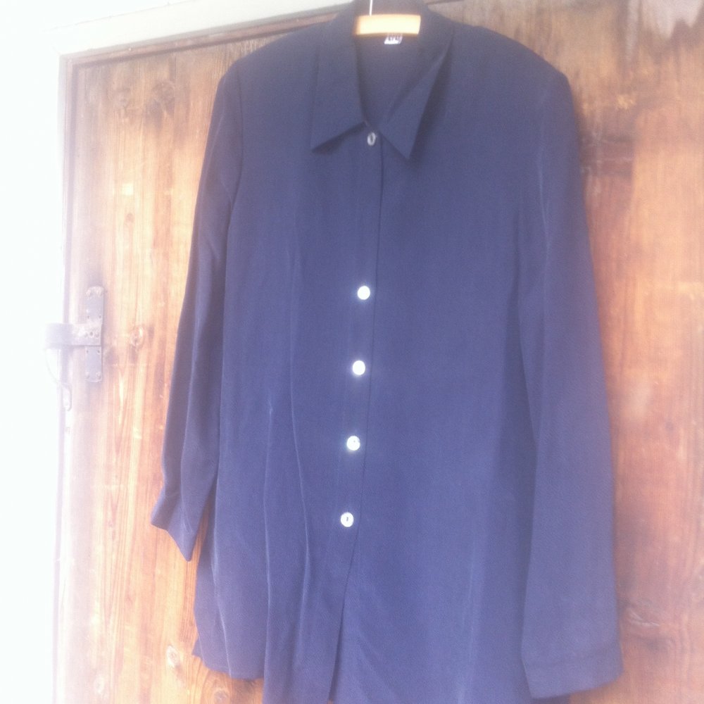 Longbluse von #Tru: 42, neuwertig, mitternachtsblau dezent gedupft