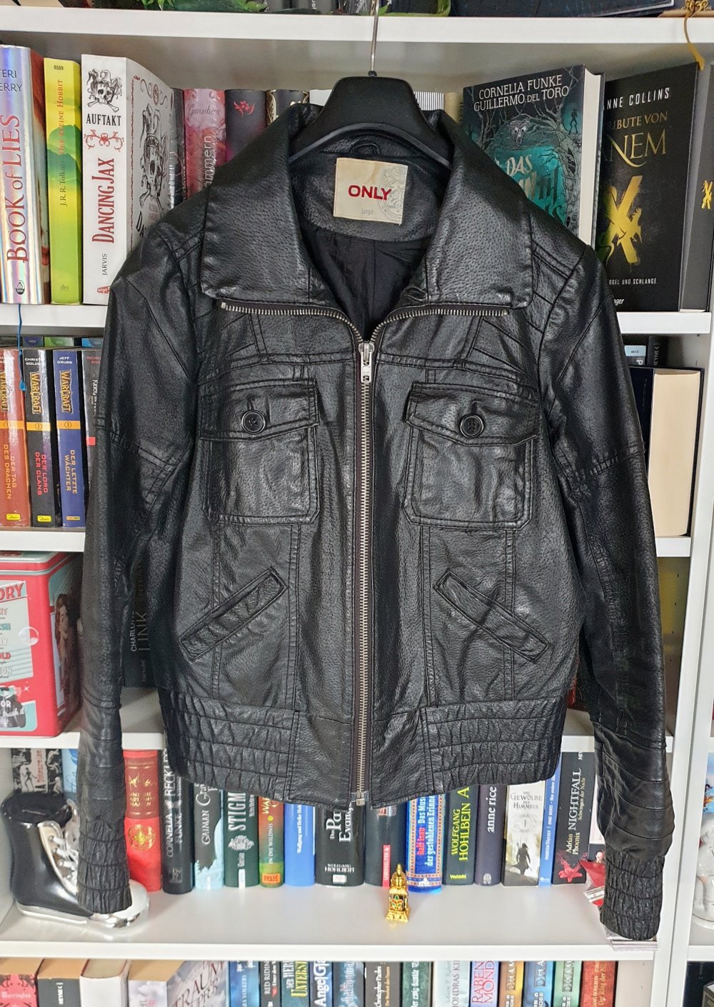 Ich verkaufe eine schicke Echtlederjacke im Bikerstil Größe 40 (L) 